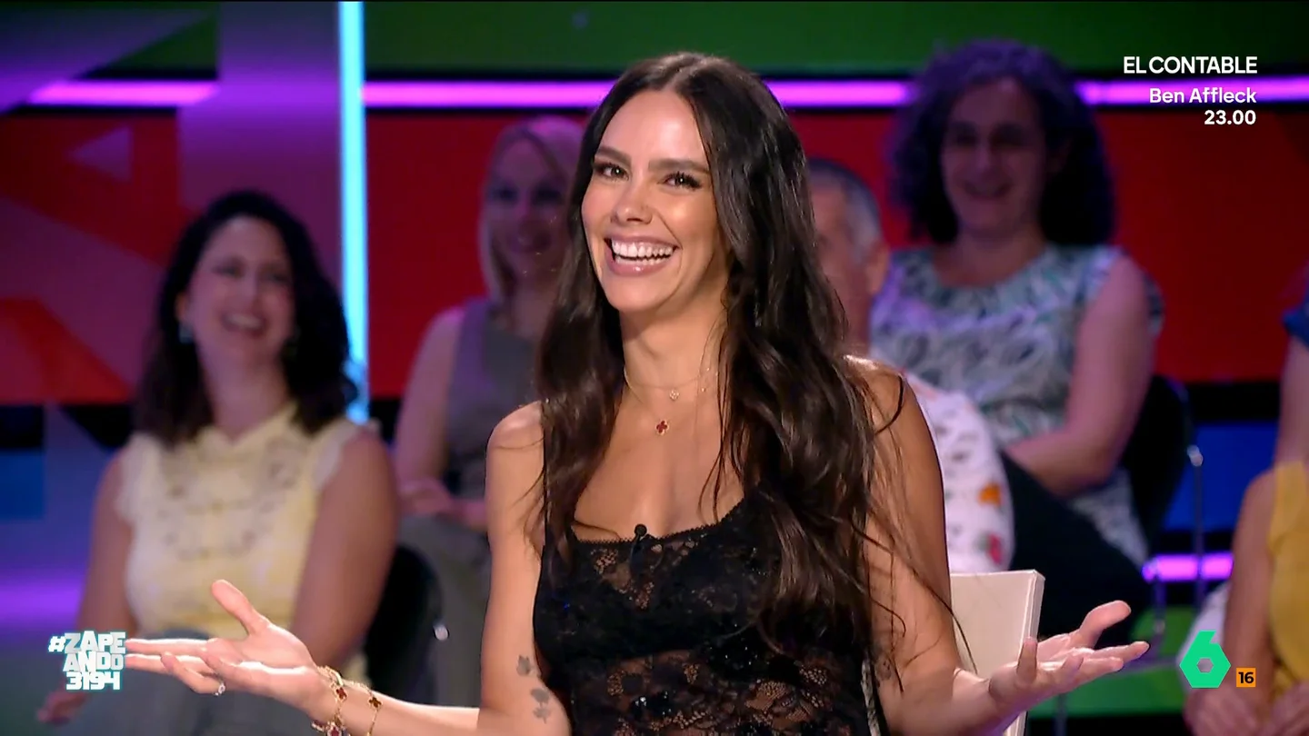 Cristina Pedroche cuenta en Zapeando el porqué de su ausencia estos meses: "Os he echado de menos" La zapeadora ha vuelto al programa después de siete meses. Estas "vacaciones más largas" tienen un motivo. Descubre cuál ha sido en el vídeo principal.