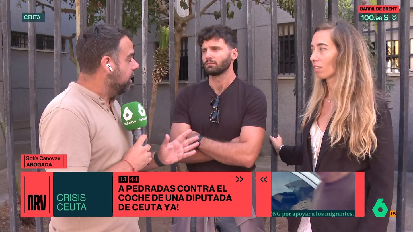 "Si un policía no se hubiera metido a conducir el coche, nos hubieran matado": los acompañantes de Julia Ferreras relatan su angustia durante el ataque en Ceuta "Si un policía no se hubiera metido a conducir el coche, nos hubieran matado": los acompañantes de Julia Ferreras relatan su angustia durante el ataque en Ceuta