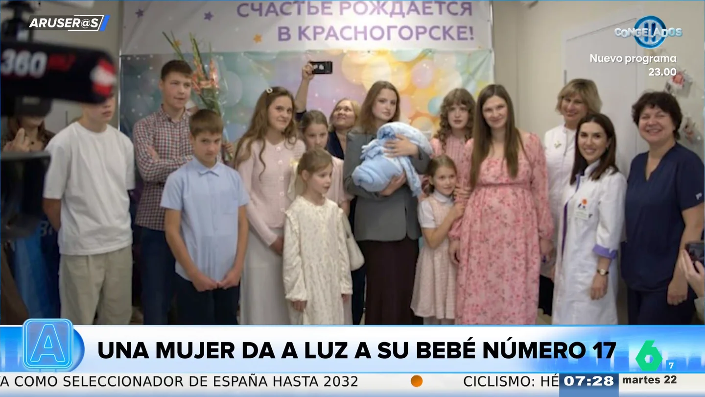 Una mujer da a luz a su hijo número 17: "Dice que quería tener cinco hijos, pero que no supo cuándo parar" Una mujer da a luz a su hijo número 17: "Dice que quería tener cinco hijos, pero que no supo cuándo parar"