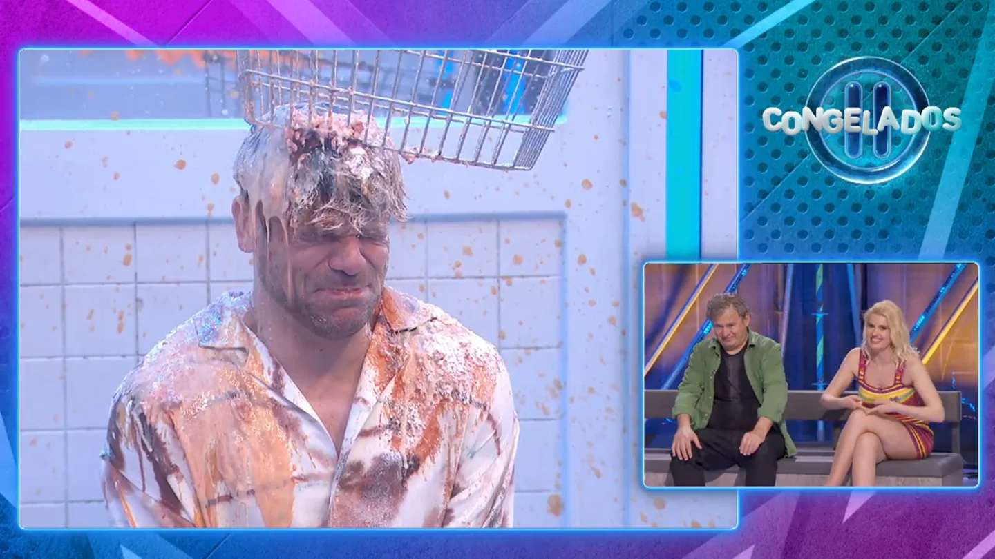 Así ha sido la asquerosa lluvia de comida sobre Silvia Abril, Ricky Merino y Daniel Diges en Congelados Así ha sido la asquerosa lluvia de comida sobre Silvia Abril, Ricky Merino y Daniel Diges en Congelados