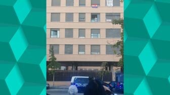 Un fondo buitre desahucia a David y a su hijo de 21 a&ntilde;os de su casa en Vallecas: "Solo es el primero"