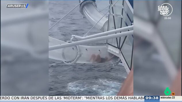 El angustioso momento de una mujer atrapada en un tobog&aacute;n de un crucero a m&aacute;s de 30 metros sobre el mar