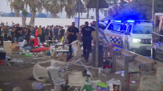 La polic&iacute;a desmantelando los zocos