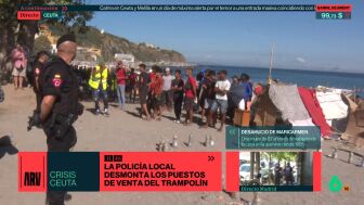 La Polic&iacute;a Nacional desmantela los puestos de venta ambulante en Playa del Trampol&iacute;n