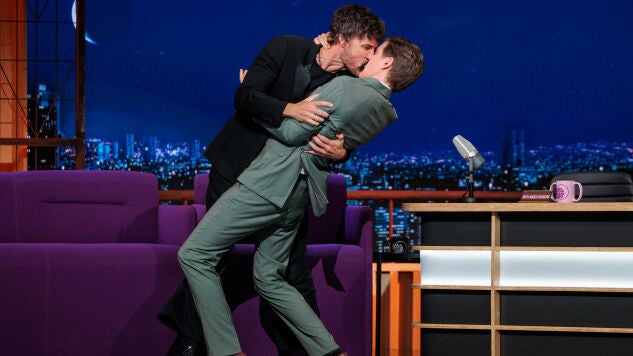 El apasionado beso de Marc Gir&oacute; y Daniel Grao al recrear una escena de 'A la deriva': " Ahora la gente pondr&aacute; laSexta y...'"