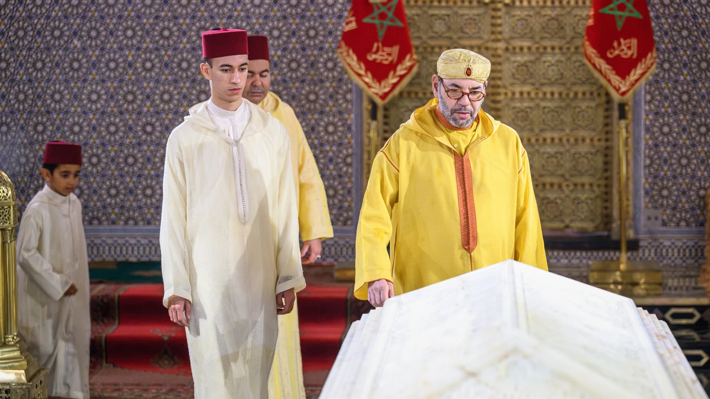 El rey Mohamed VI de Marruecos y su heredero, el príncipe Moulay Hasán El rey Mohamed VI de Marruecos y su heredero, el príncipe Moulay Hasán