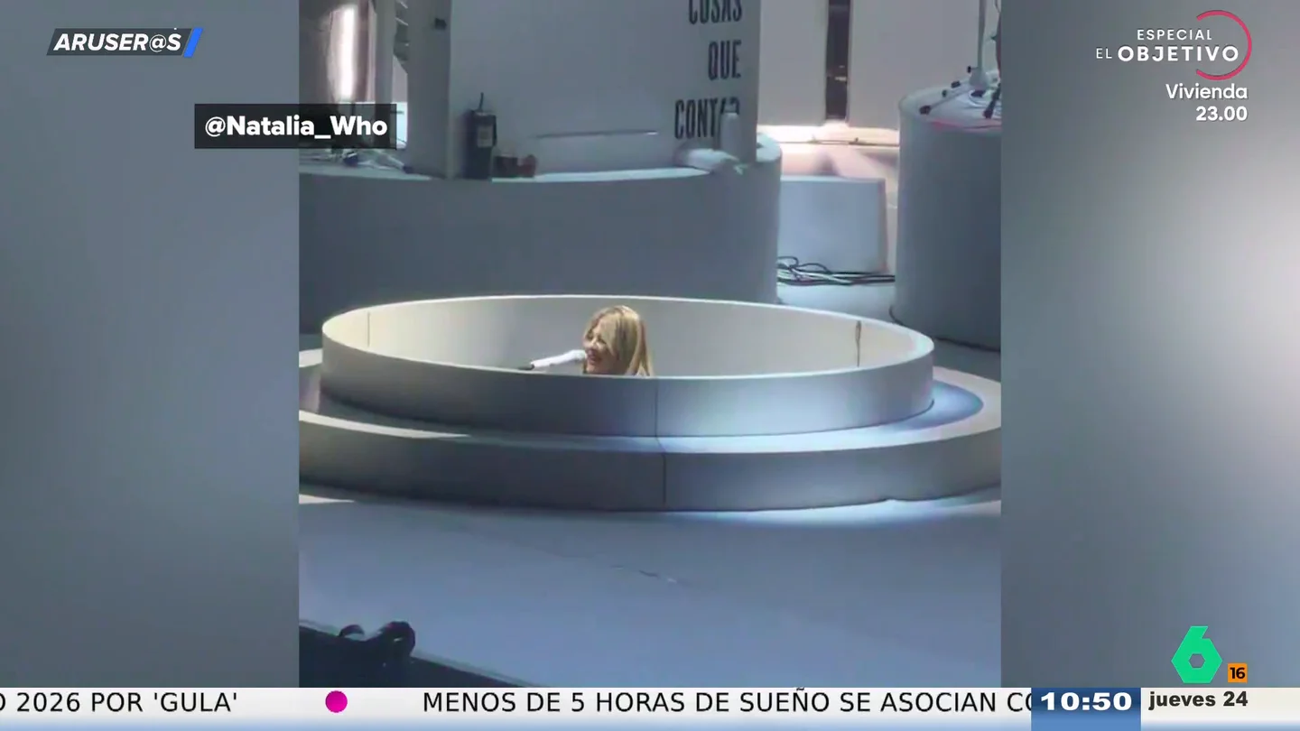 "Saliendo del tren", pero no al escenario: Amaia Montero se queda atrapada en la plataforma durante su concierto en Madrid "Saliendo del tren", pero no al escenario: Amaia Montero se queda atrapada en la plataforma durante su concierto en Madrid