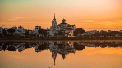 El Rocío junto a la marisma de Doñana