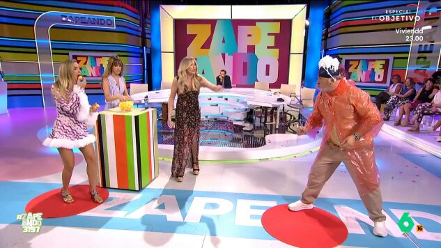 Ana Sim&oacute;n ha investigado sobre la televisi&oacute;n moderna y se ha encontrado un juego perfecto para llevar Zapeando al futuro de la televisi&oacute;n. Mar&iacute;a G&oacute;mez y Nacho Garc&iacute;a compiten con Miki Nadal e Isabel Forner en un juego surrealista.