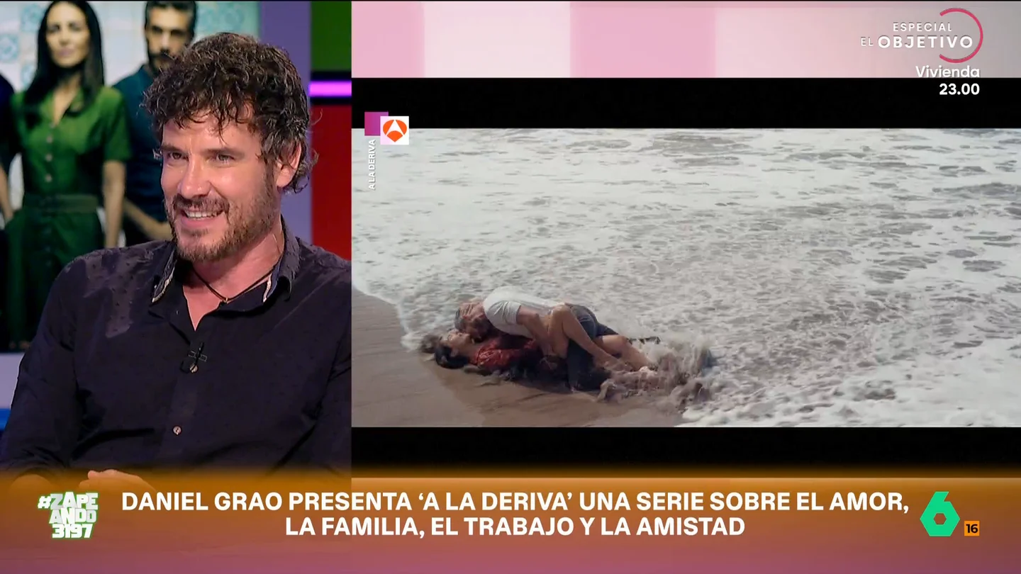Daniel Grao presenta 'A la deriva': "Los villanos dan la oportunidad de descargar tu ira al servicio del personaje" En la serie, un grupo de marineros que vuelven, después de dos años perdidos en los que sus familiares les habían dado por muertos. El actor comparte cartel con Paula Echevarría, Cristóbal Pinto, David Castillo o Silvia Alonso.