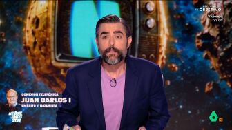 Dani Mateo analiza con el mism&iacute;simo 'rey Juan Carlos' sobre la foto desnudo que coment&oacute; ayer B&aacute;rbara Rey en 'La Mesa' de Cristina Pardo. Miki Nadal imita al 'rey em&eacute;rito' y asegura que la vedette ya no le reconocer&iacute;a por delante.