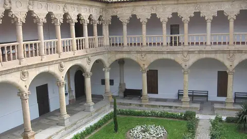 Claustro del Convento de Dueñas Claustro del Convento de Dueñas