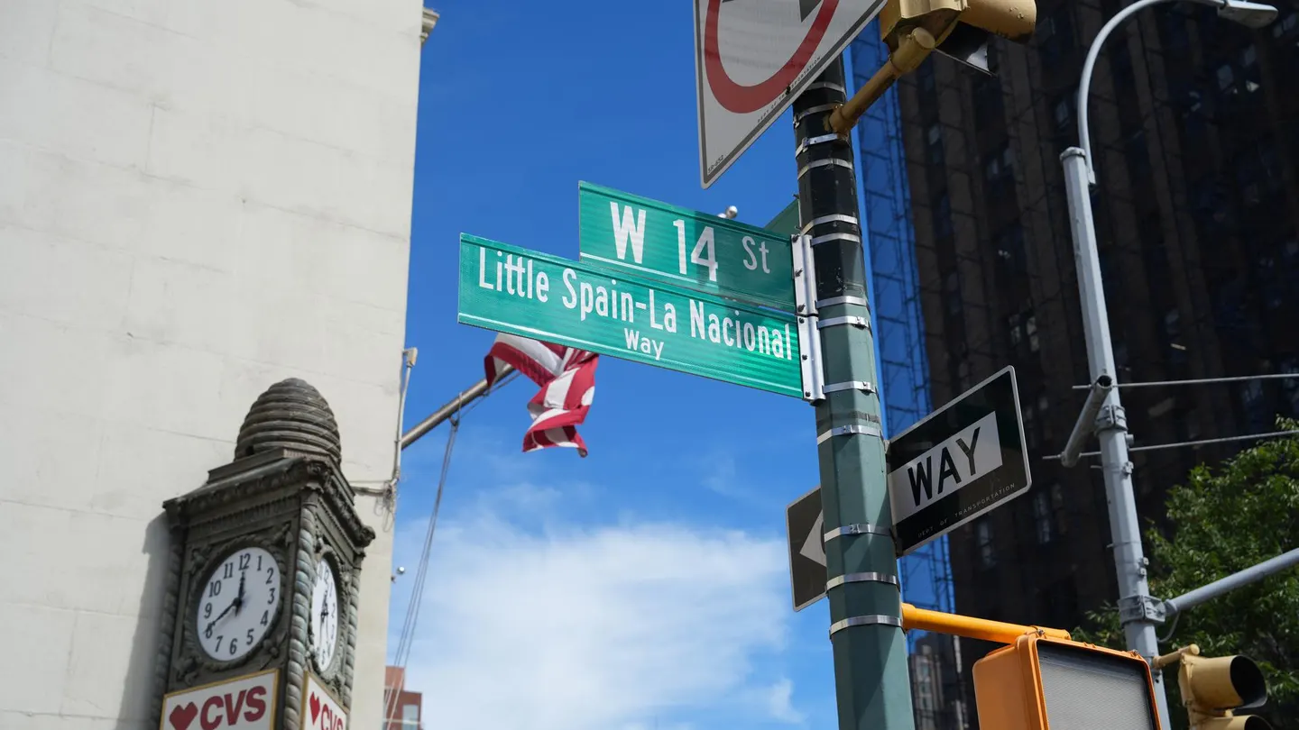 Inauguración del nuevo nombre de la calle 14 como 'Little Spain' en homenaje a la comunidad hispana en Nueva York Inauguración del nuevo nombre de la calle 14 como 'Little Spain' en homenaje a la comunidad hispana en Nueva York