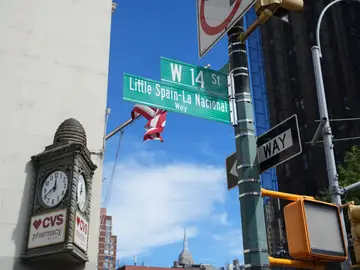 Inauguración del nuevo nombre de la calle 14 como 'Little Spain' en homenaje a la comunidad hispana en Nueva York Inauguración del nuevo nombre de la calle 14 como 'Little Spain' en homenaje a la comunidad hispana en Nueva York