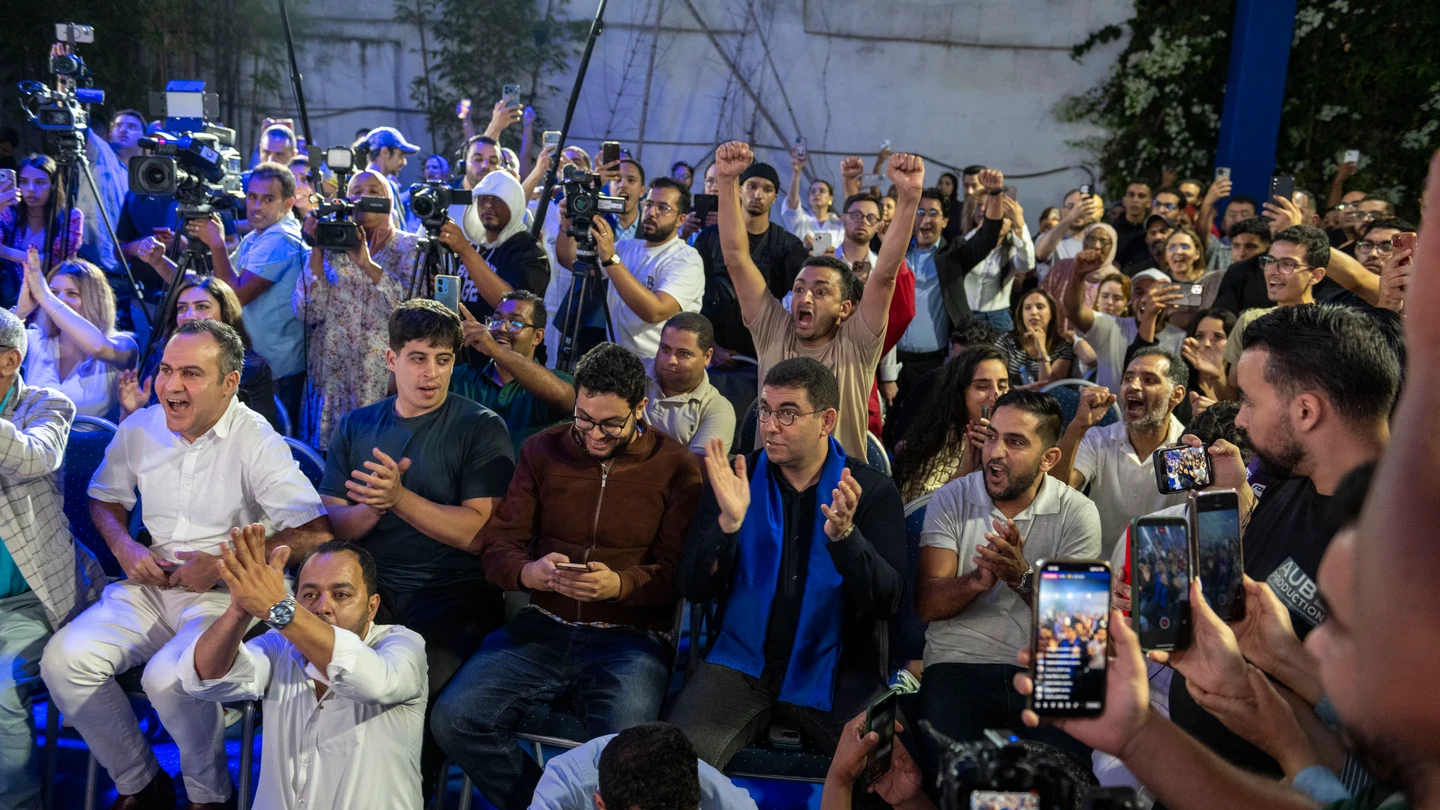 Mehdi Bensaid, miembro de la dirección del Partido Autenticidad y Modernidad (PAM), espera el anuncio del Ministro del Interior sobre los resultados de las elecciones legislativas, en Rabat, Marruecos Mehdi Bensaid, miembro de la dirección del Partido Autenticidad y Modernidad (PAM), espera el anuncio del Ministro del Interior sobre los resultados de las elecciones legislativas, en Rabat, Marruecos