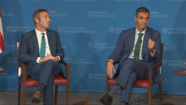 El presidente del Gobierno, Pedro S&aacute;nchez, durante su intervenci&oacute;n en la Universidad de Harvard