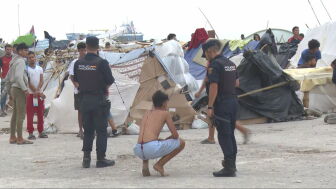 Imagen de un migrante tras la pelea en la playa de Guano (Ceuta)