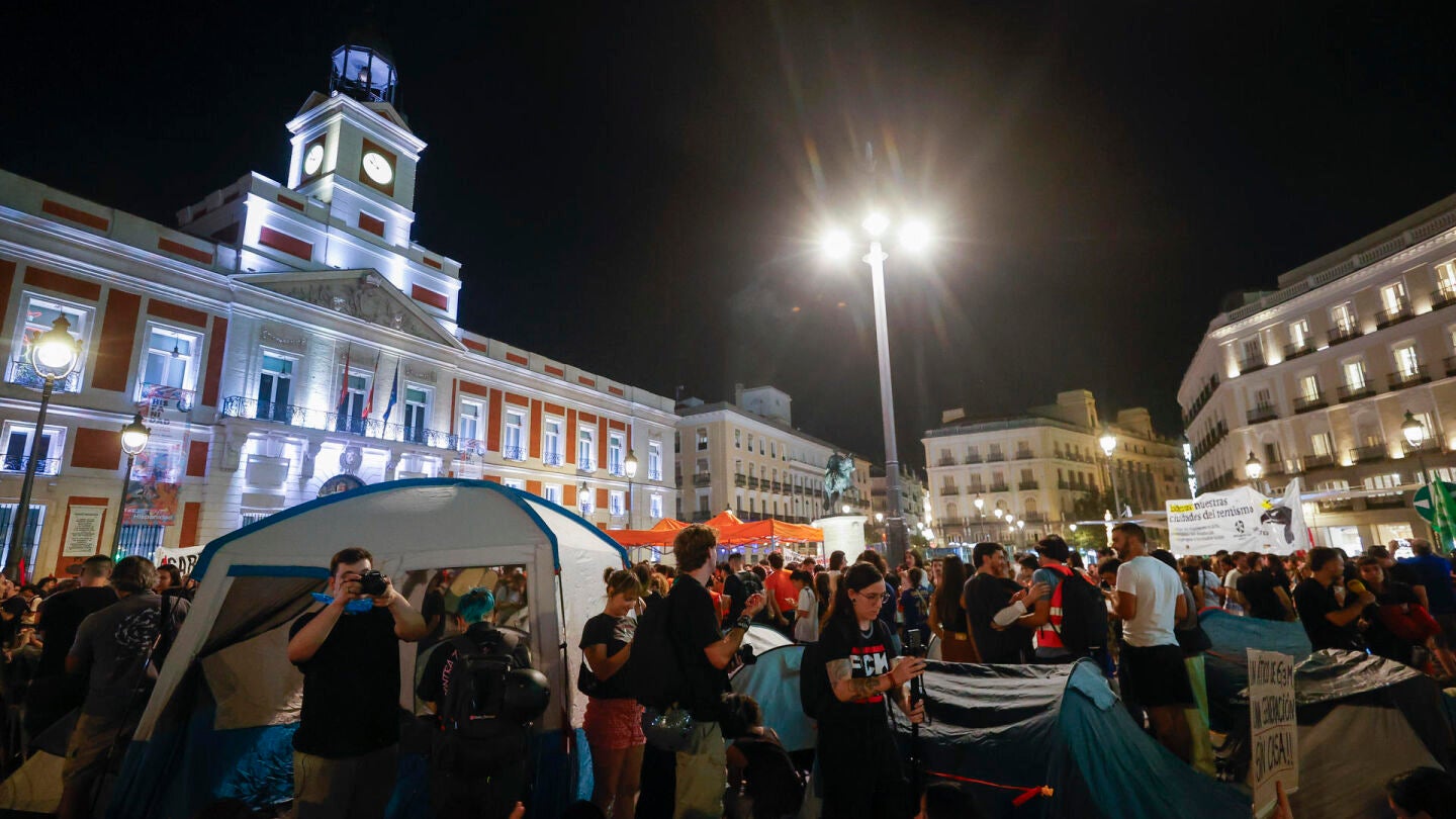 Acampada en Sol tras la manifestaci&oacute;n para protestar por el desahucio de Maricarmen