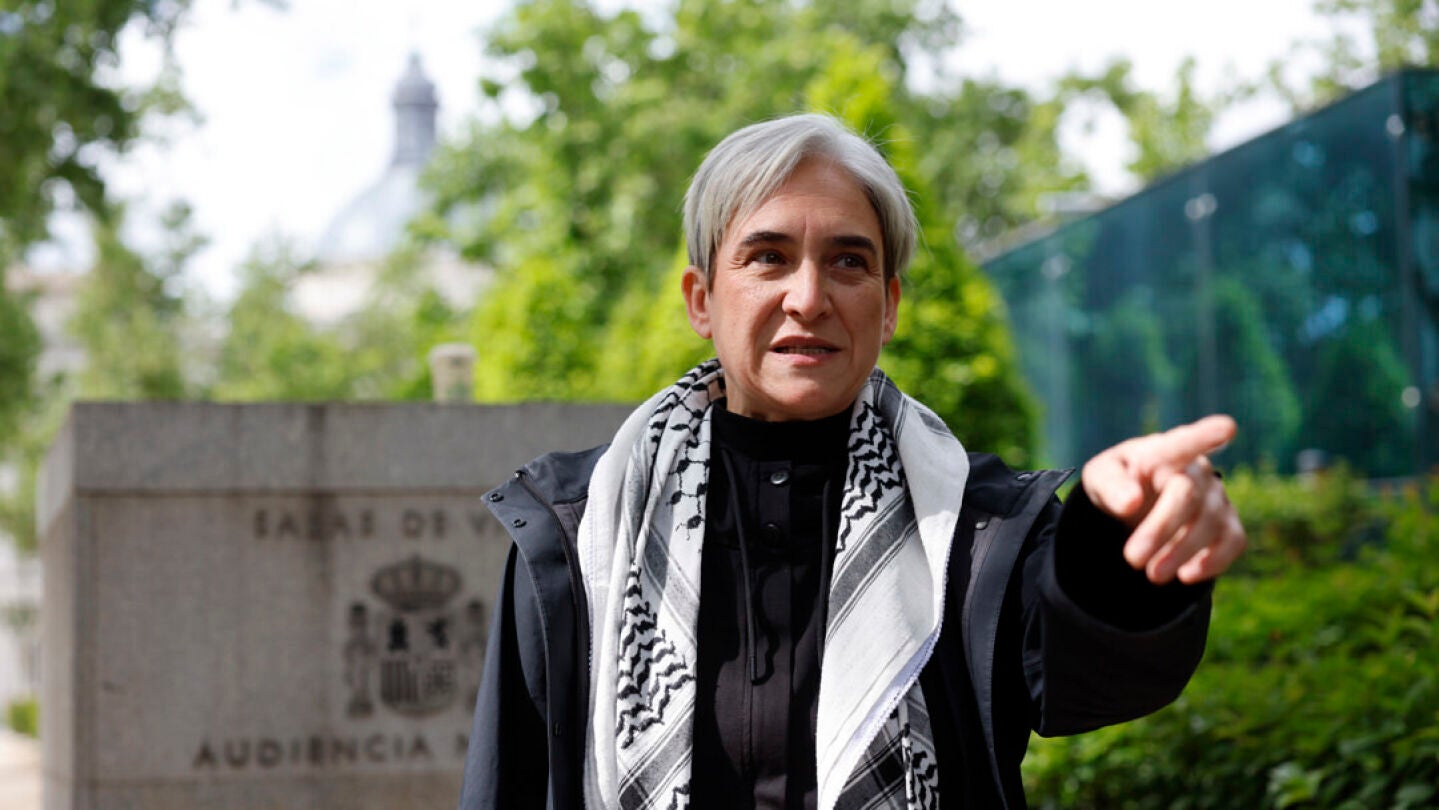 La exalcaldesa de Barcelona Ada Colau, miembro de la Freedom Flotilla, comparece ante los medios en Madrid . 