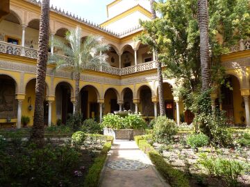 Patio del Palacio de las Due&ntilde;as