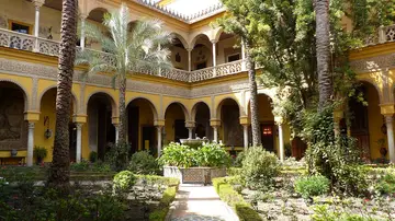 Patio del Palacio de las Dueñas Patio del Palacio de las Dueñas