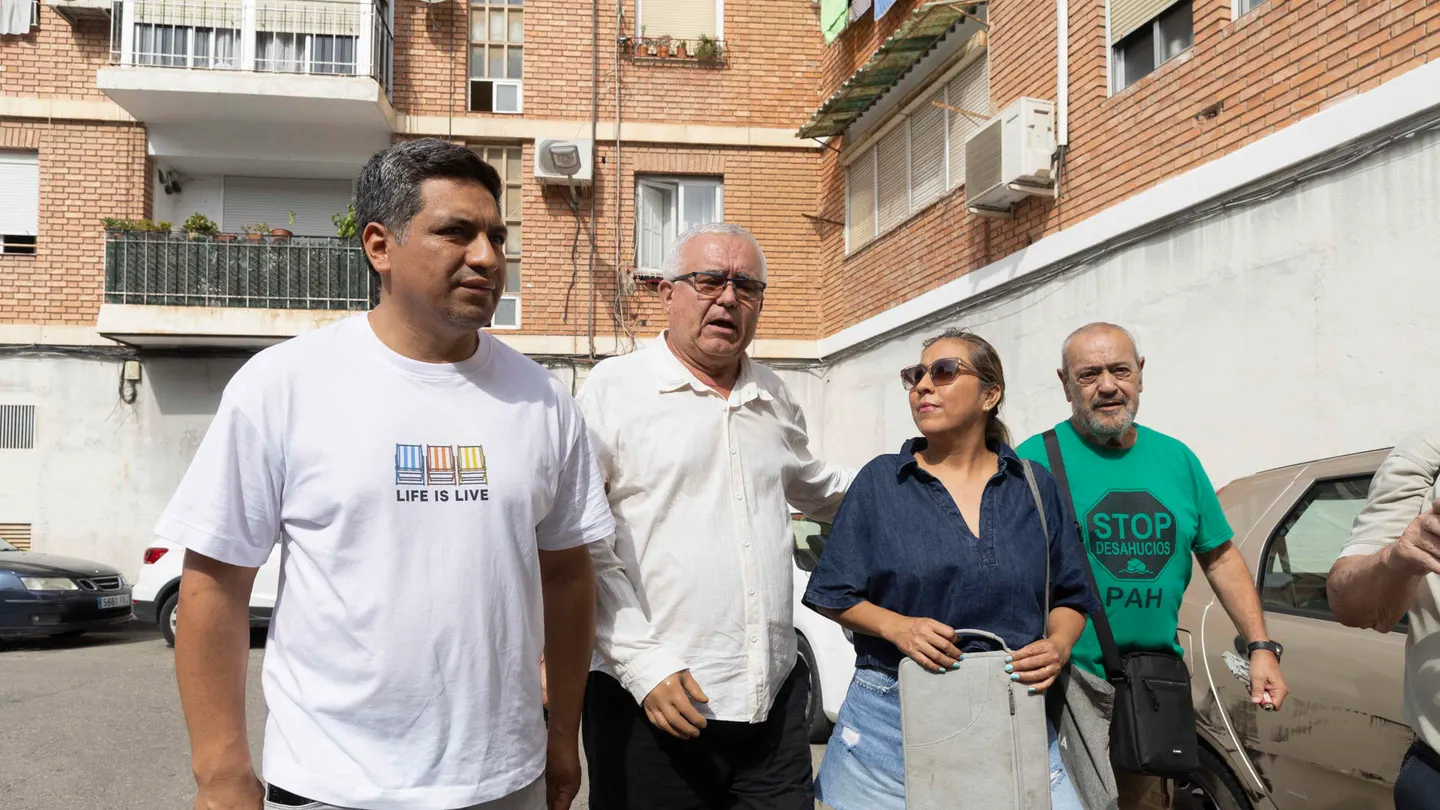 Paralizan de forma indefinida el desahucio de una familia en Murcia: tienen dos hijos menores y un tercero con un 45% de discapacidad Paralizan de forma indefinida el desahucio de una familia en Murcia: tienen dos hijos menores y un tercero con un 45% de discapacidad
