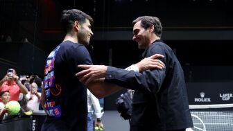 Carlos Alcaraz y Roger Federer