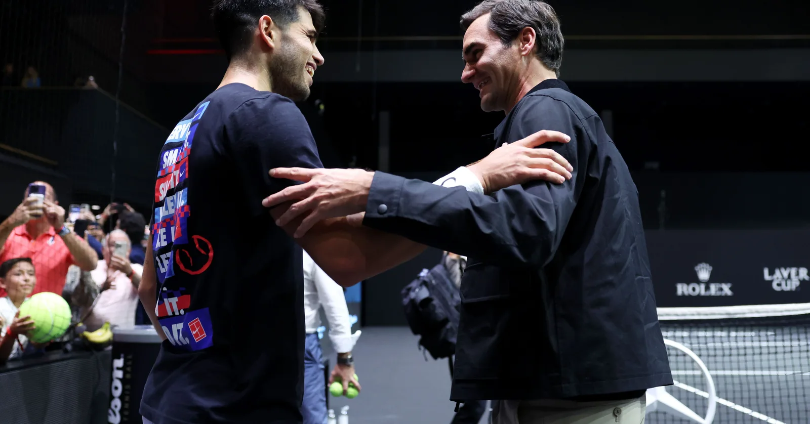 Photo: lasexta.com Carlos Alcaraz y Roger Federer