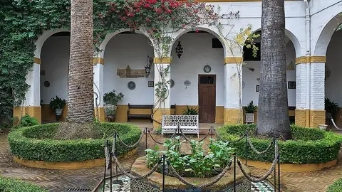 Patio del Aceite en el Palacio de las Dueñas Patio del Aceite en el Palacio de las Dueñas