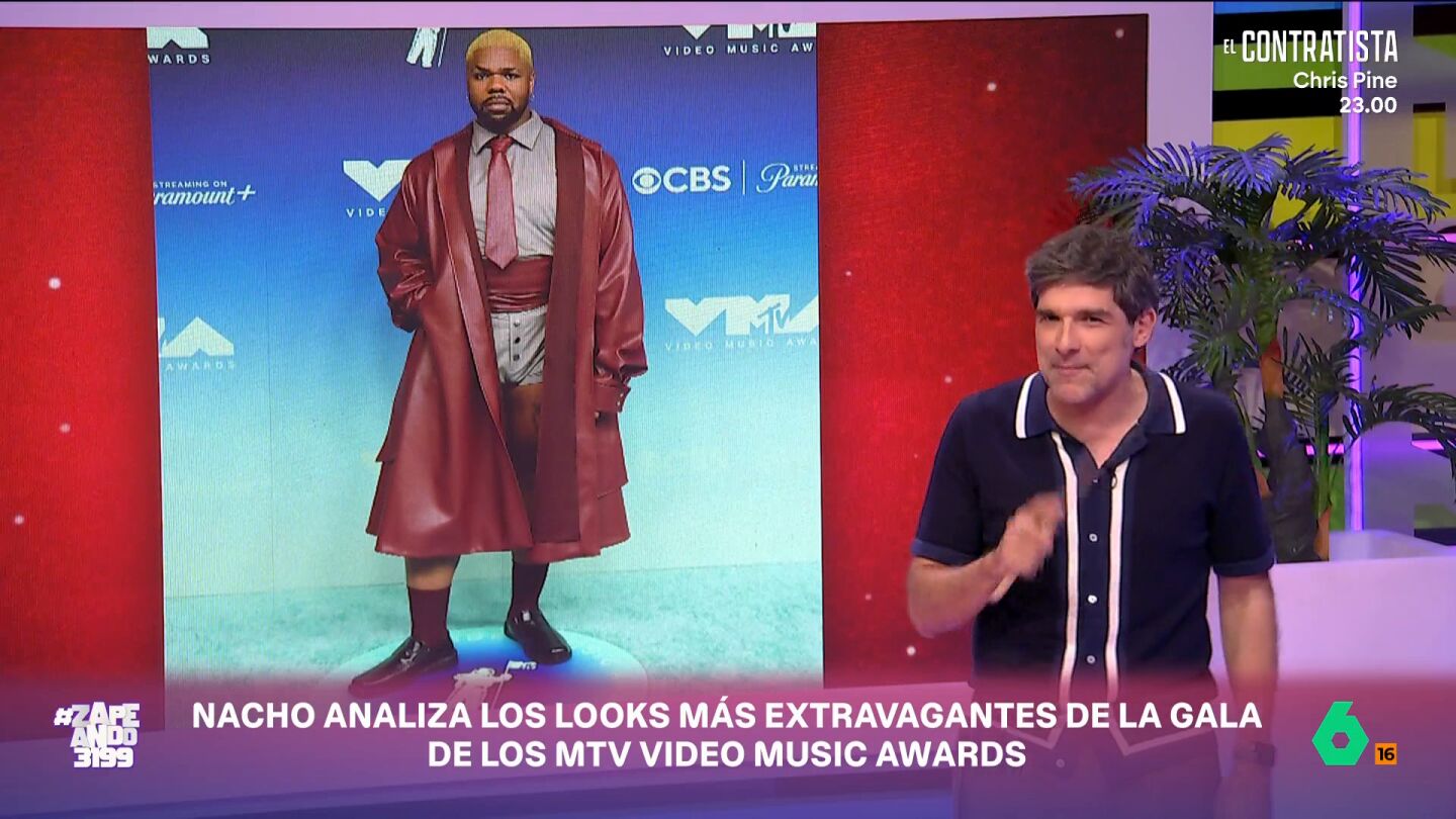 El 'experto en moda' de Zapeando hace un repaso de los outfits que han llevado algunos invitados de esta gala musical que ha tenido lugar recientemente. Descubre sus divertidos apuntes en el v&iacute;deo principal. 