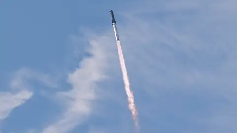 Momento del lanzamiento del 14º vuelo del cohete Starship de SpaceX Momento del lanzamiento del 14º vuelo del cohete Starship de SpaceX