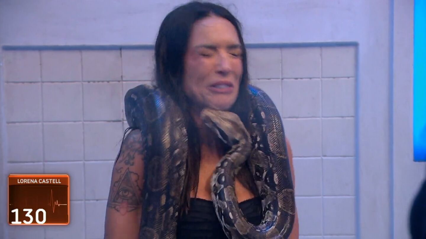  El terror de Lorena Castell al sentir una serpiente en el cuello: "&iexcl;Me ha chupado la cara!"