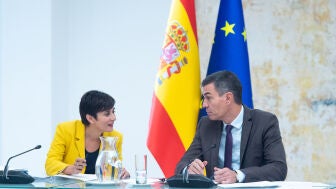 La ministra de Vivienda y Agenda Urbana de Espa&ntilde;a, Isabel Rodr&iacute;guez, y el presidente del Gobierno, Pedro S&aacute;nchez