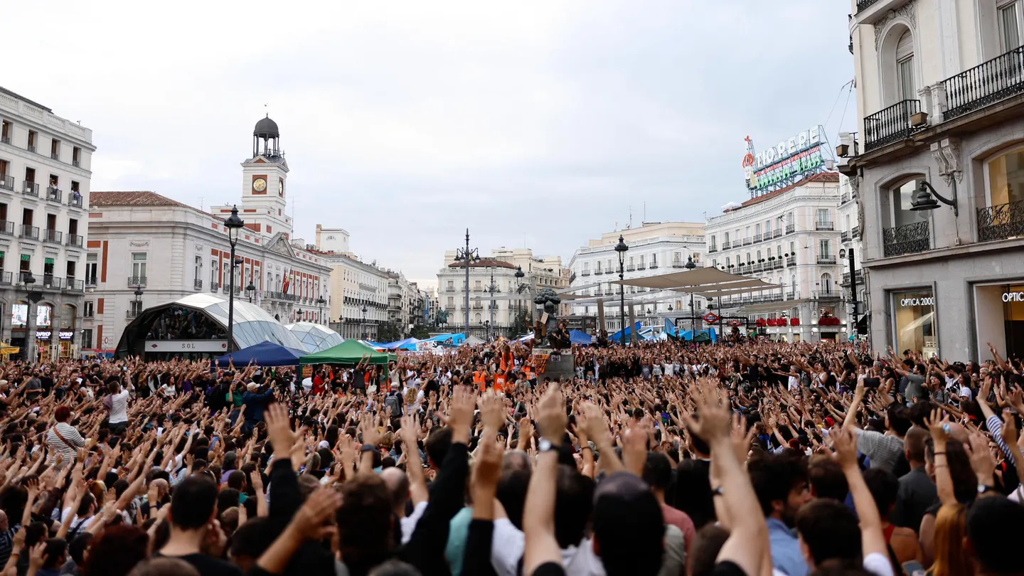 Manifestantes por la vivienda en la Puerta del Sol de Madrid Manifestantes por la vivienda en la Puerta del Sol de Madrid