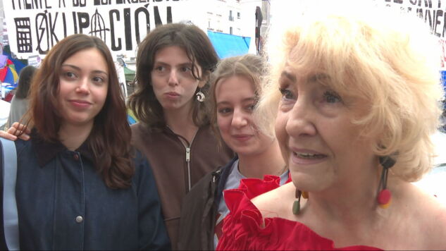 La acampada en Sol, una lucha de generaciones: "La juventud ha despertado"