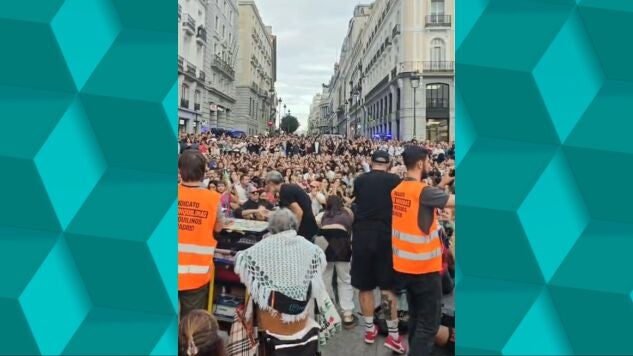 Los asistentes a la asamblea de Sol organizada por el Sindicato de Inquilinas.