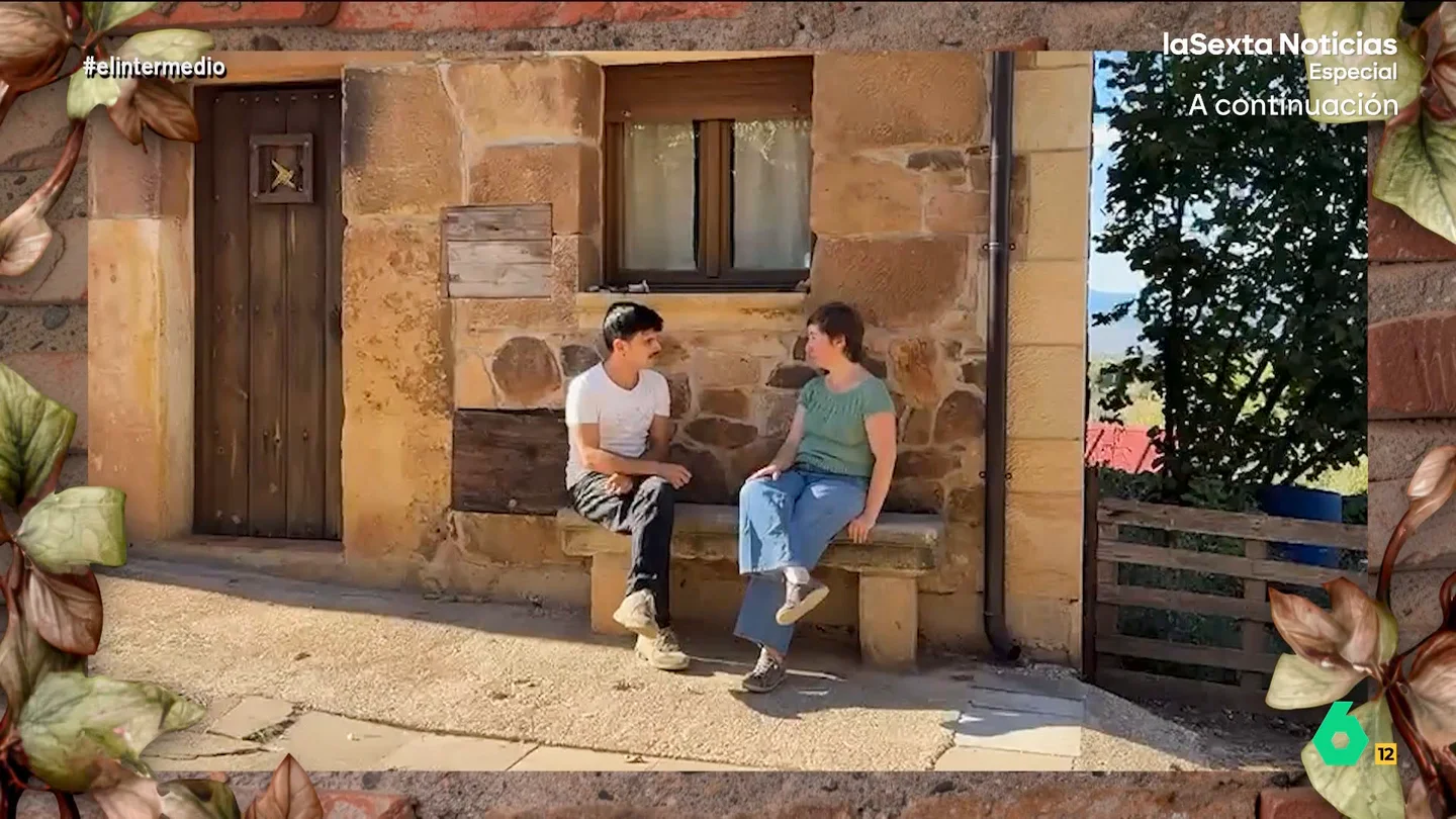 Rodrigo Cuevas presenta el proyecto de la tejedora María Martínez: "Soy una apasionada de la lana y la cultura tradicional" María busca recuperar todo aquello que tiene que ver con la lana. Para ello ha recorrido varios pueblos para conocer cómo se desarrollaban esos trabajos y poder recuperar una parte importante de la historia.