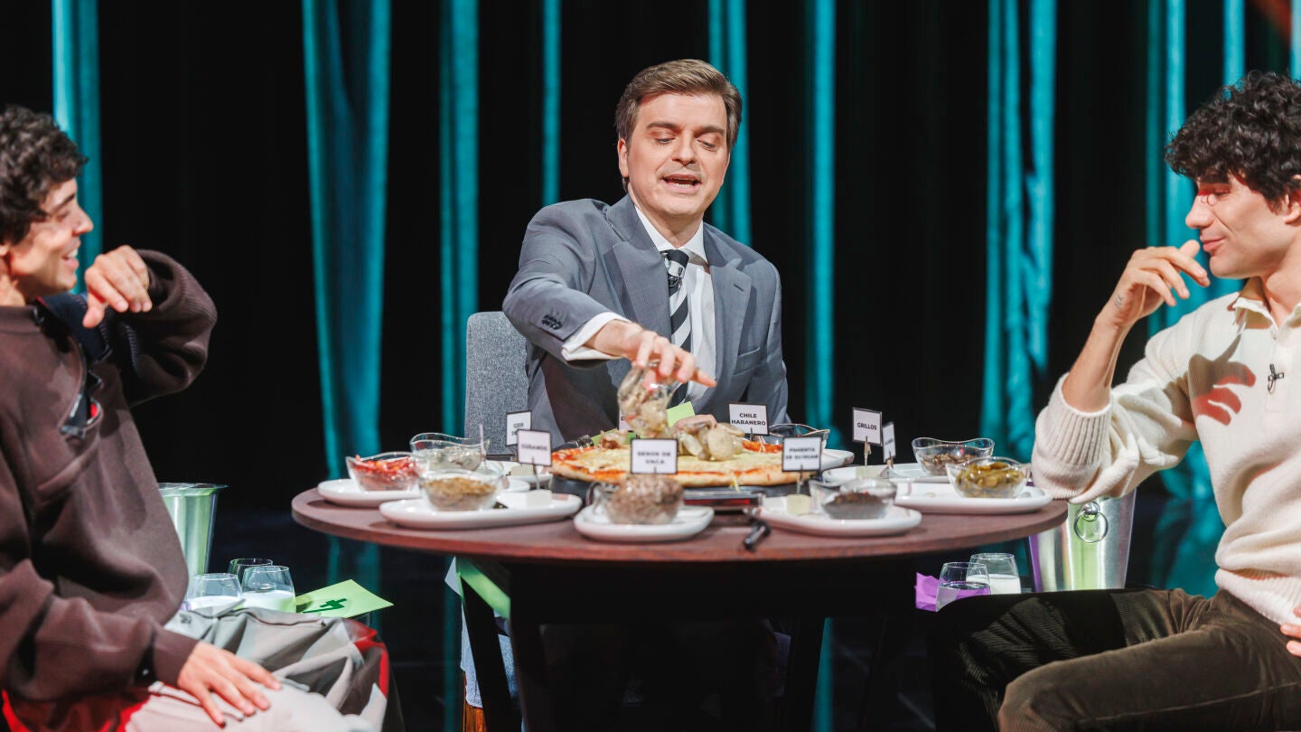 "&iquest;No somos maricones? &iexcl;Pues que se note!": Marc Gir&oacute; juega con Los Javis a decir la verdad... o comerse test&iacute;culos de cabrito