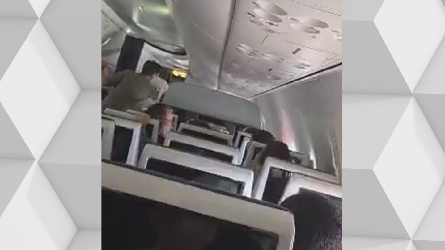Caos durante el incidente en el avi&oacute;n de FlyDubai destino Tel Aviv.