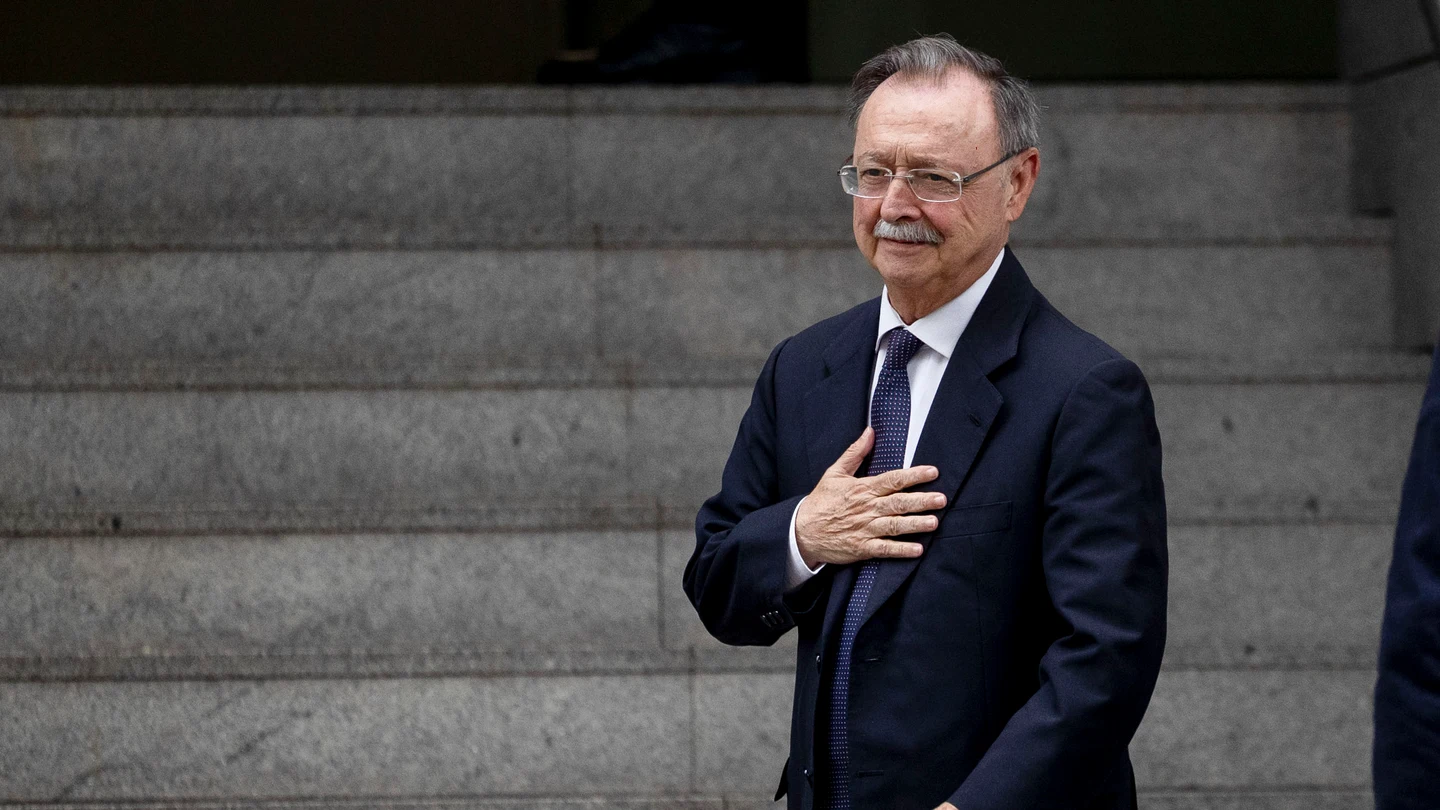 El presidente de Ceuta, Juan Jesús Vivas, saluda este miércoles a su llegada a la Audiencia Nacional en Madrid, donde declara como testigo ante la jueza María Tardón El presidente de Ceuta, Juan Jesús Vivas, saluda este miércoles a su llegada a la Audiencia Nacional en Madrid, donde declara como testigo ante la jueza María Tardón