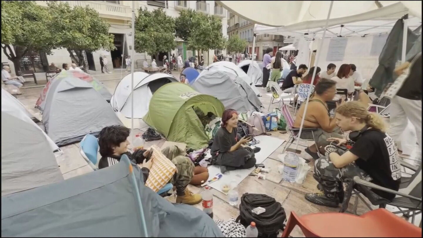 No solo se protesta en Sol: las acampadas por una vivienda digna se propagan de Barcelona a Las Palmas de Gran Canaria