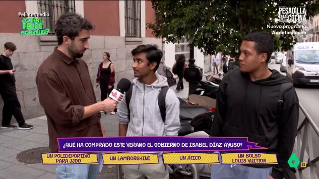 Isma Ju&aacute;rez vuelve a poner a prueba los conocimientos de actualidad de los j&oacute;venes en '&iquest;Qui&eacute;n es Felipe Gonz&aacute;lez?' y pregunta a dos j&oacute;venes por el &aacute;tico que compr&oacute; el Gobierno de Isabel D&iacute;az Ayuso.