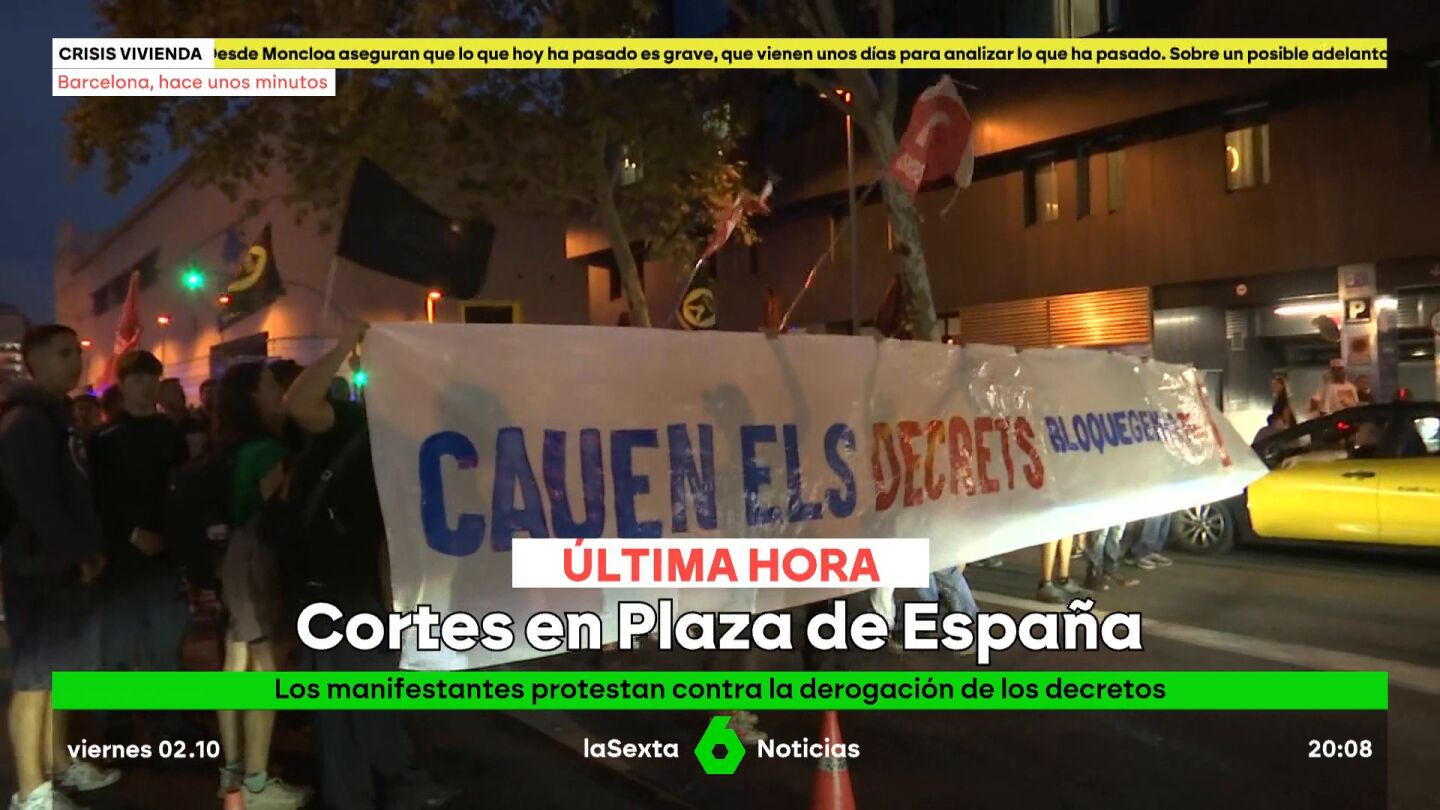 Los manifestantes en Barcelona por una vivienda digna cortan parte de la Plaza de España