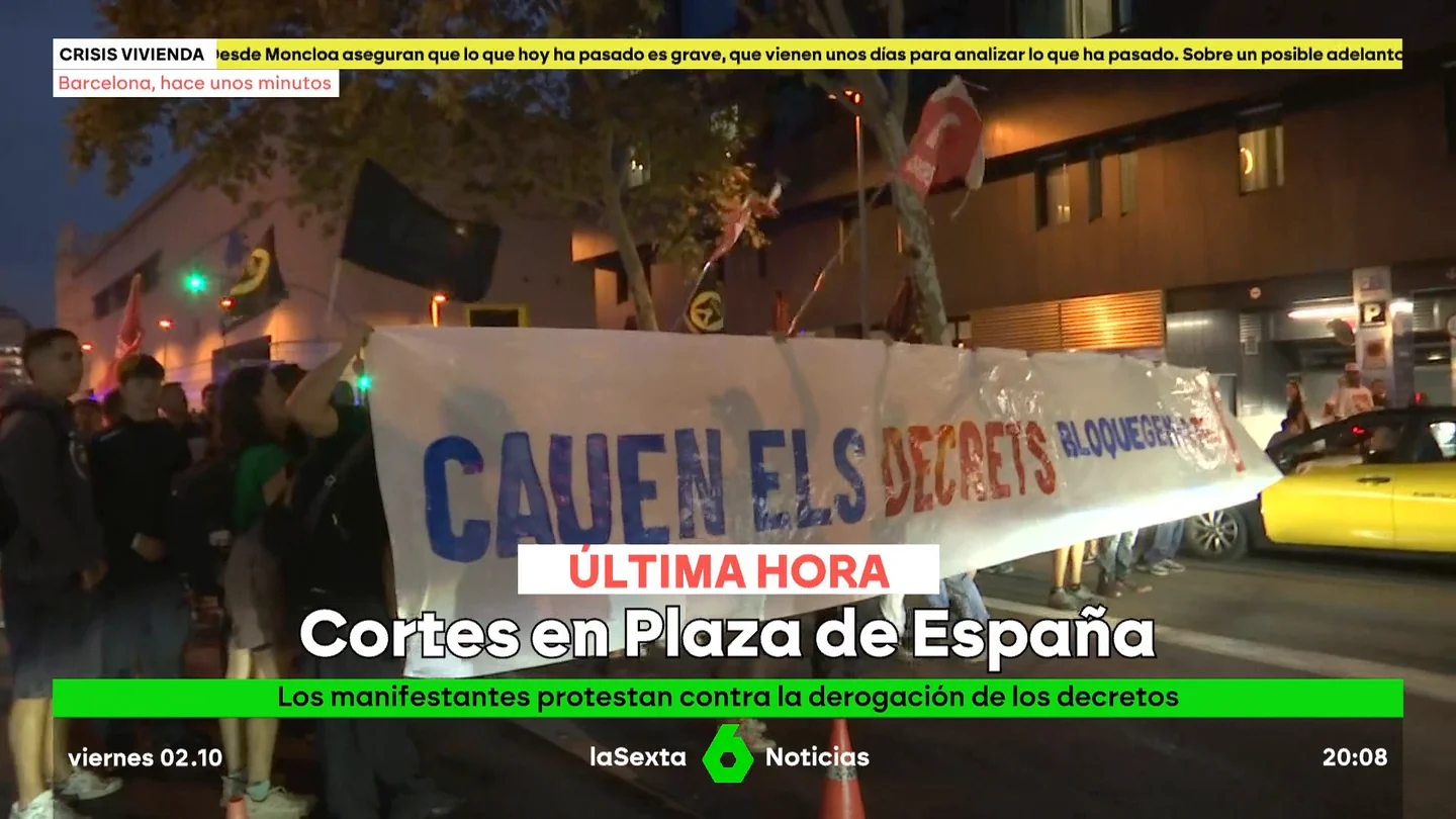 Los manifestantes en Barcelona por una vivienda digna cortan parte de la Plaza de España Los manifestantes en Barcelona por una vivienda digna cortan parte de la Plaza de España