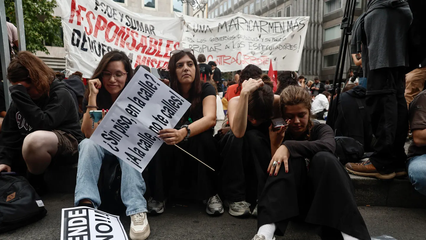 Protestas alrededor del Congreso durante el debate sobre los decretos de vivienda Protestas alrededor del Congreso durante el debate sobre los decretos de vivienda