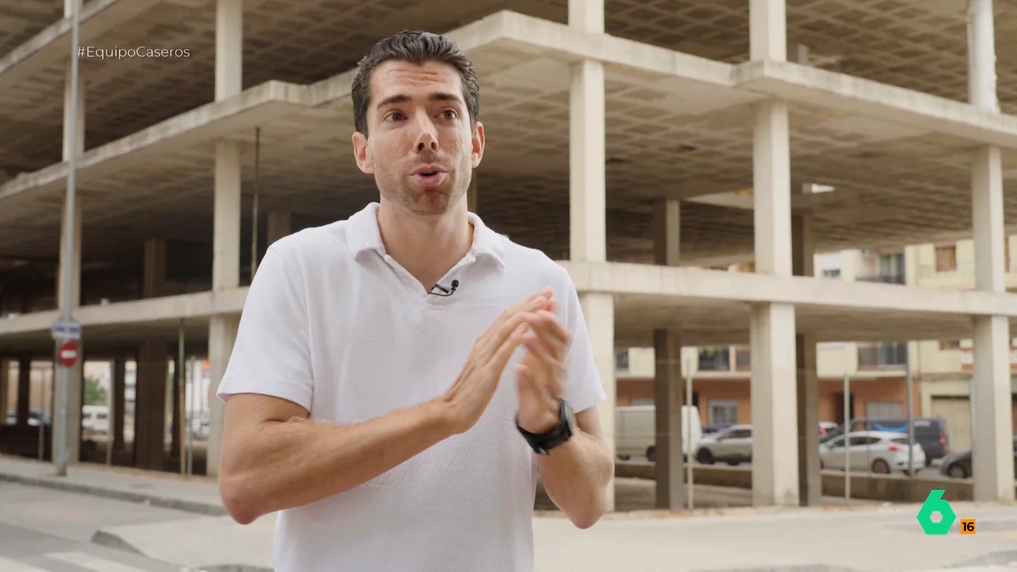 Javier Medina, propietario de 11 viviendas, no considera estar especulando: "Estoy dando un servicio" Medina tiene un canal de Youtube en el que muestra cómo ha conseguido su objetivo de lograr la libertad financiera a los 30 años.
