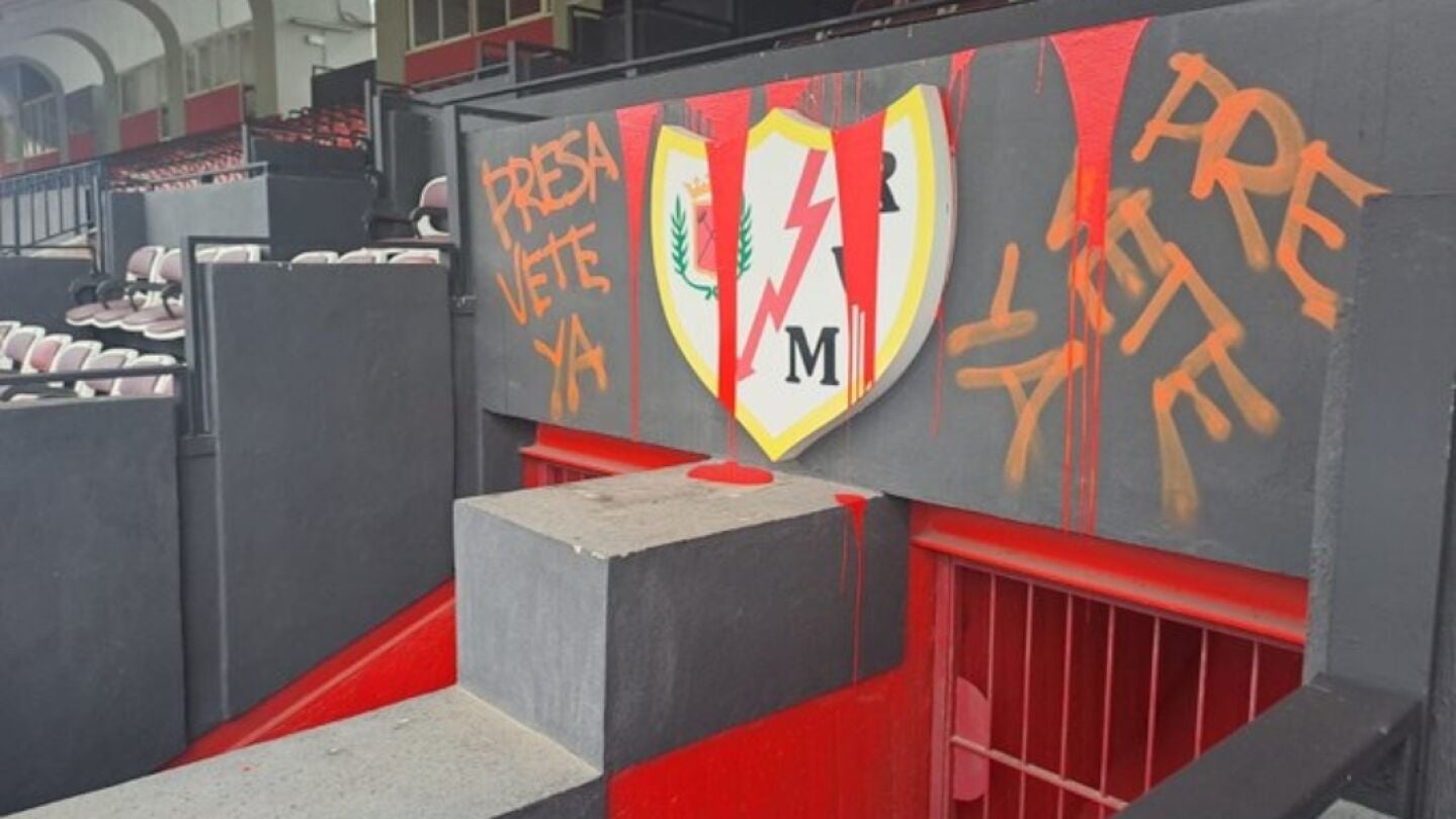 Asaltan el estadio de Vallecas y vandalizan el palco