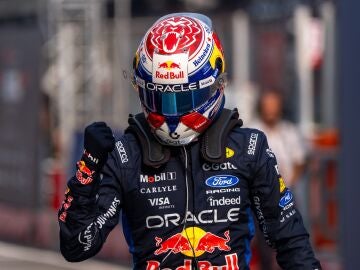 Max Verstappen celebrando su pole en el GP de Bar&eacute;in