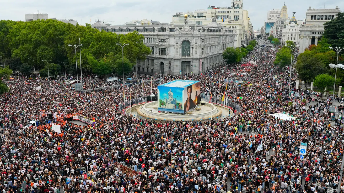 Cibeles, llena de gente Cibeles, llena de gente