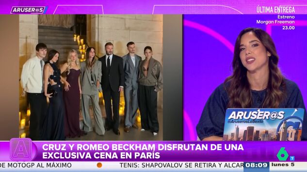 Victoria Beckham deslumbra en la Semana de la Moda de Par&iacute;s arropada por David Beckham y Eva Longoria